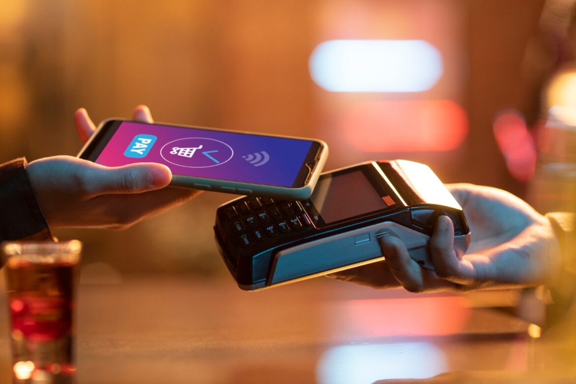 does mcdonalds take apple pay